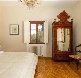 8 Bedroom Villa with Pool near Certaldo, Tuscany, Sleeps 14 - 15